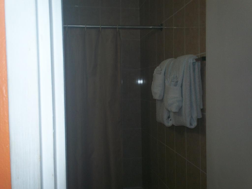Turtle Towers Apartment Ocho Rios Exterior photo