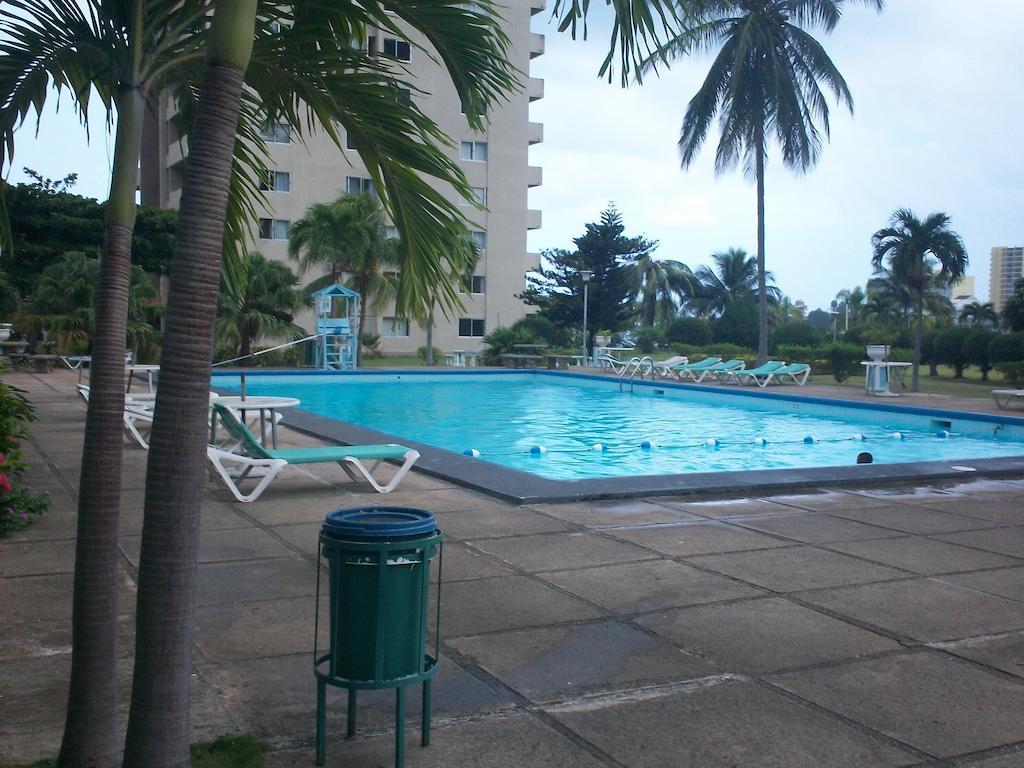 Turtle Towers Apartment Ocho Rios Exterior photo
