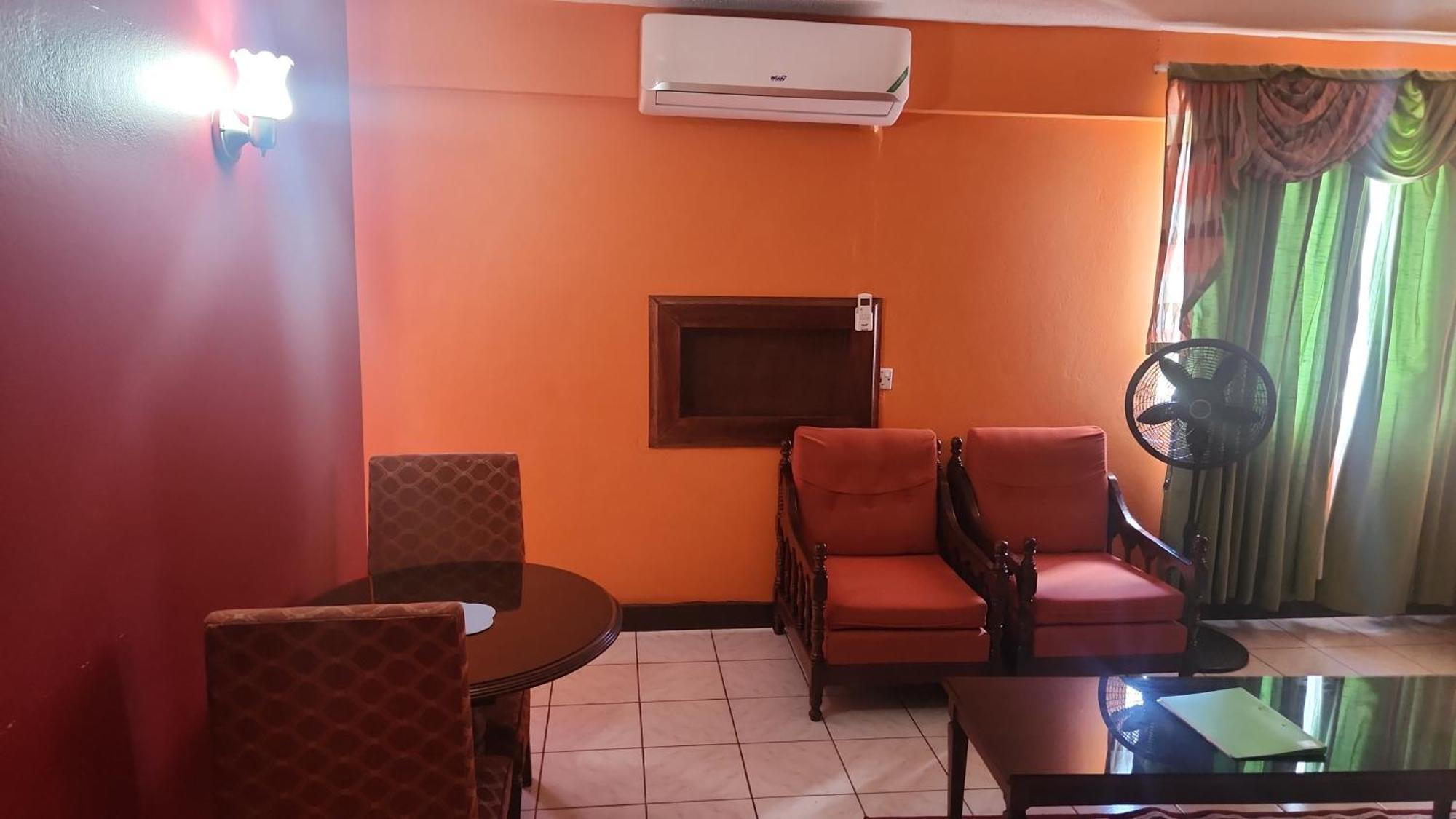 Turtle Towers Apartment Ocho Rios Exterior photo